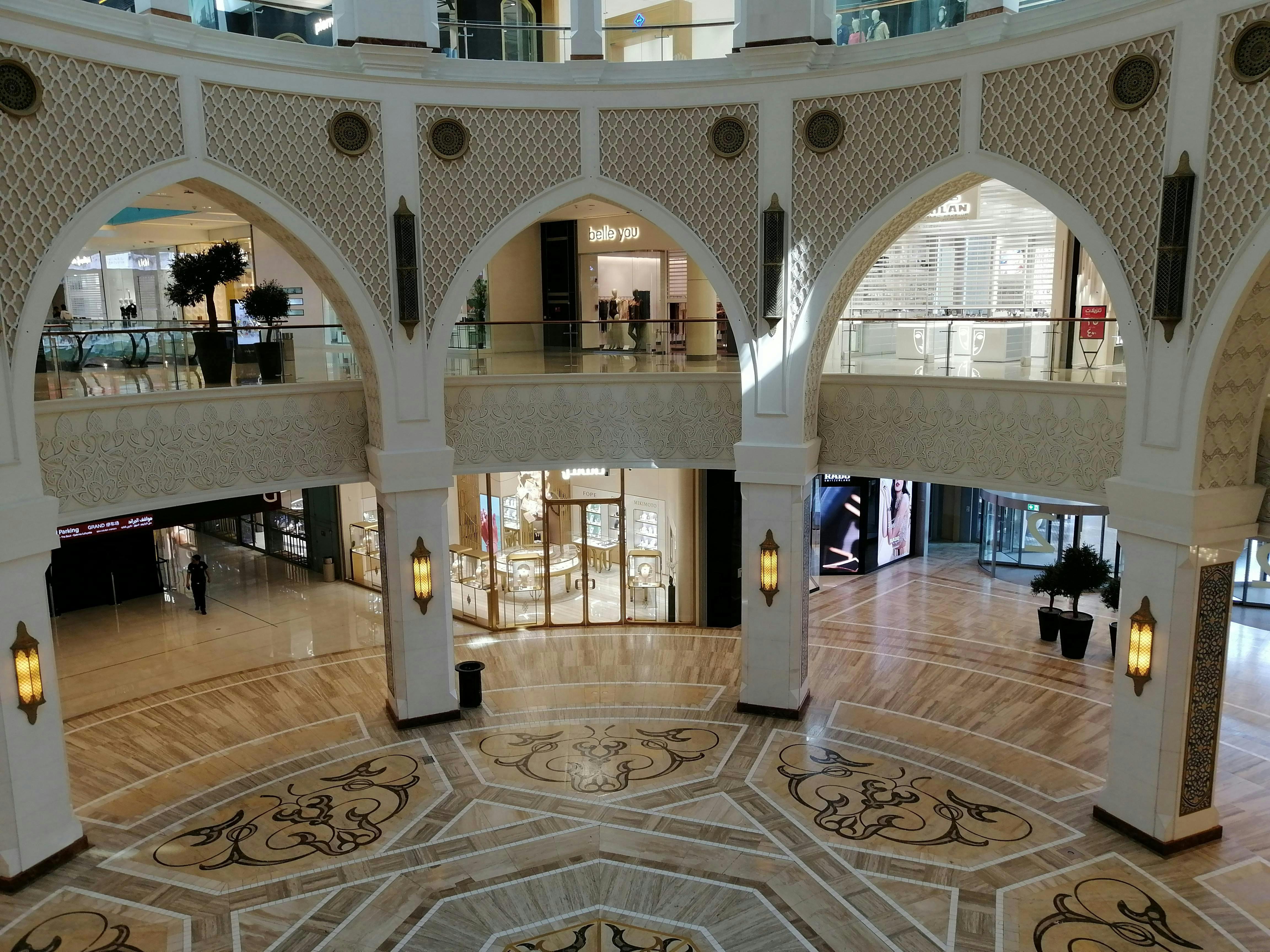 Exploring the Dubai Mall and the Burj Khalifa